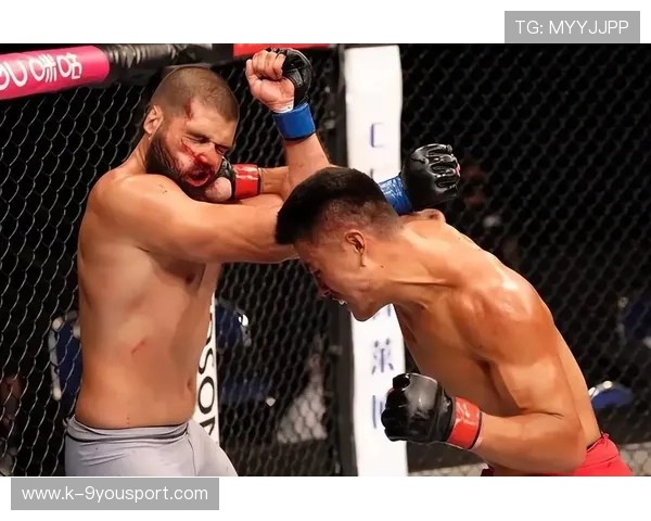 UFC飞膝震撼全馆：一场令人心跳加速的极限对决