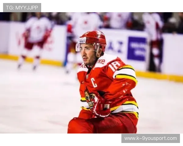 冰球巨星上演五分钟帽子戏法，全场沸腾