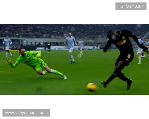 尤文前锋练习“第一触球+转身射门”以提高禁区效率