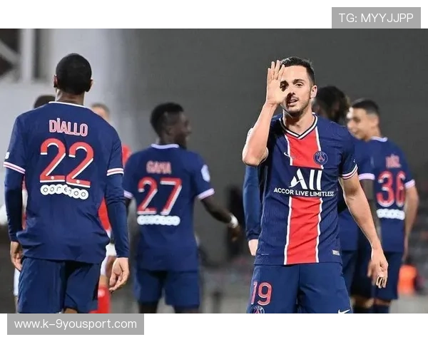 巴黎圣日耳曼身体对抗课：边路球员加强对抗与冲刺能力